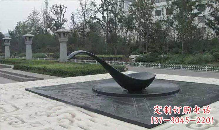 桂林校园古代指南针司南铜雕