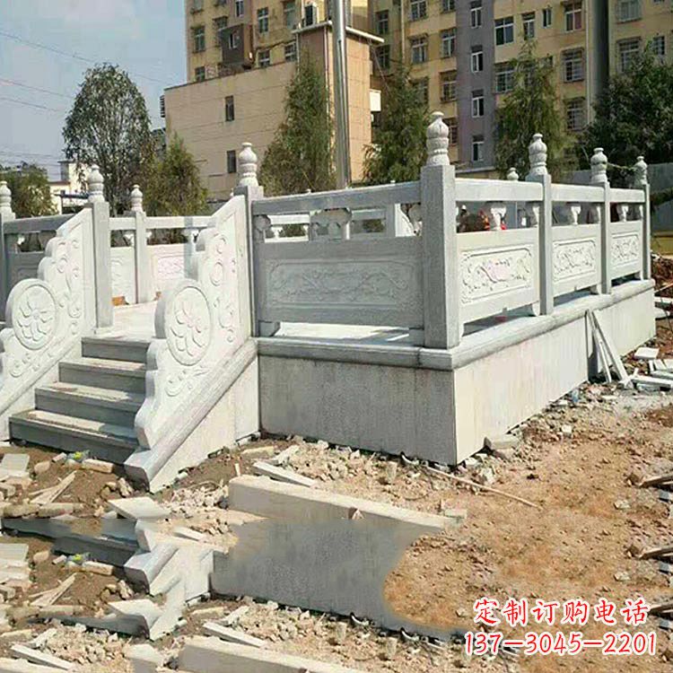 桂林校园青石升旗台
