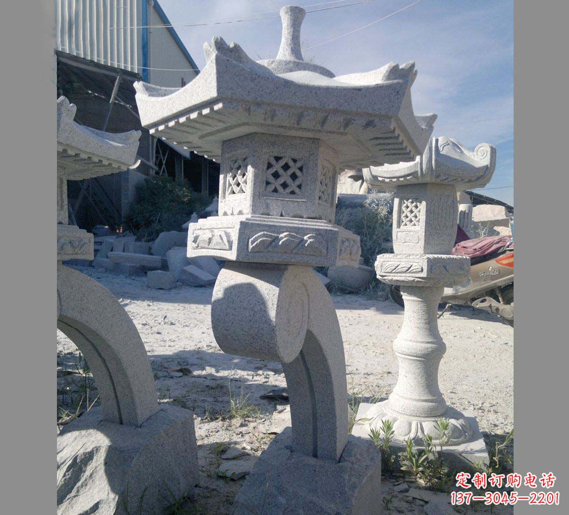 桂林园林景观草坪石灯雕塑