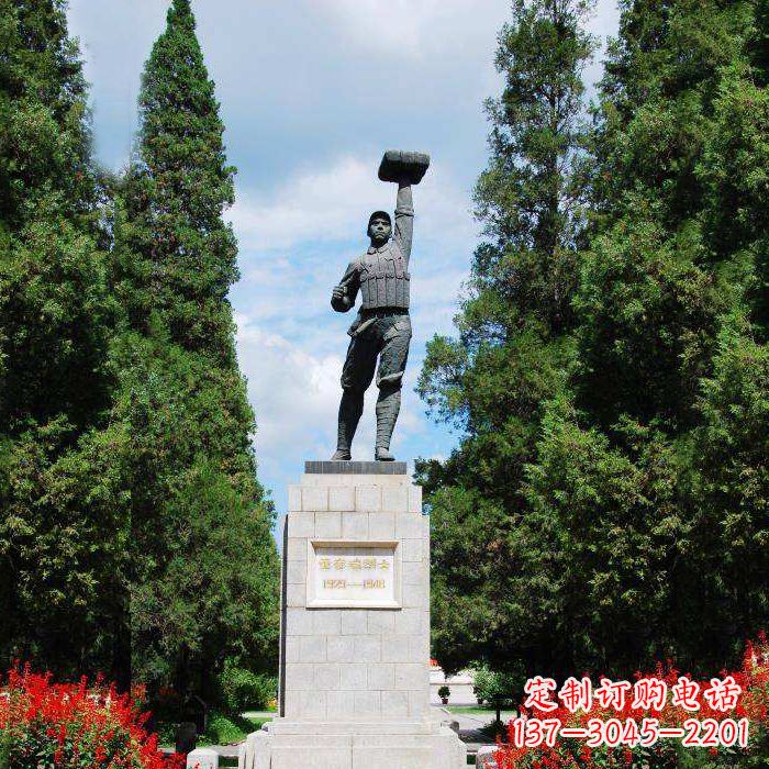 桂林战斗英雄董存瑞雕塑-景区园林英雄人物景观雕塑