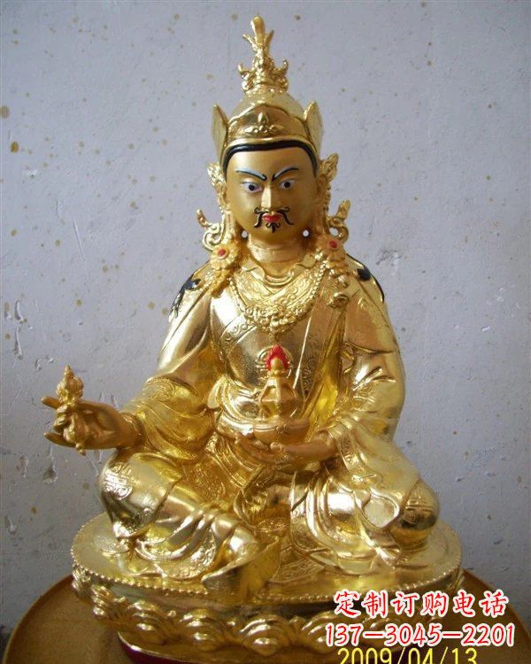 桂林铸铜贴金藏佛莲花生大士雕塑
