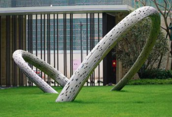 桂林景观雕塑-酒店草坪创意不锈钢圆环景观雕塑